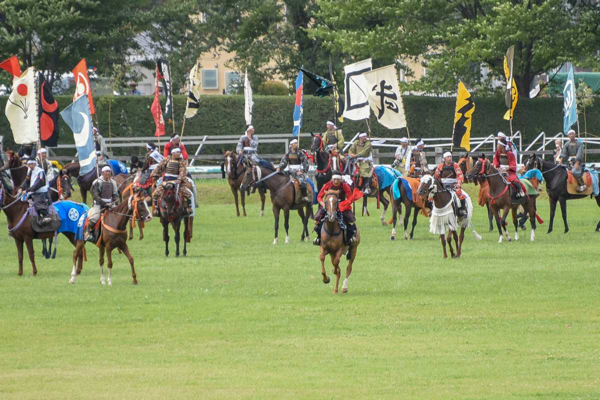 神旗争奪戦で御神旗を獲得し、本陣へ駆ける吉田さん