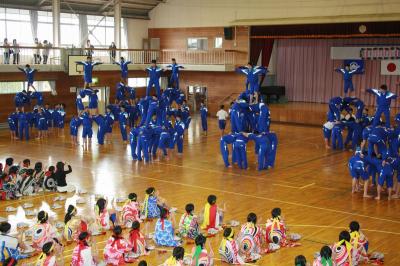 3年男子「雄都鼓組（おとこぐみ）」の組体操